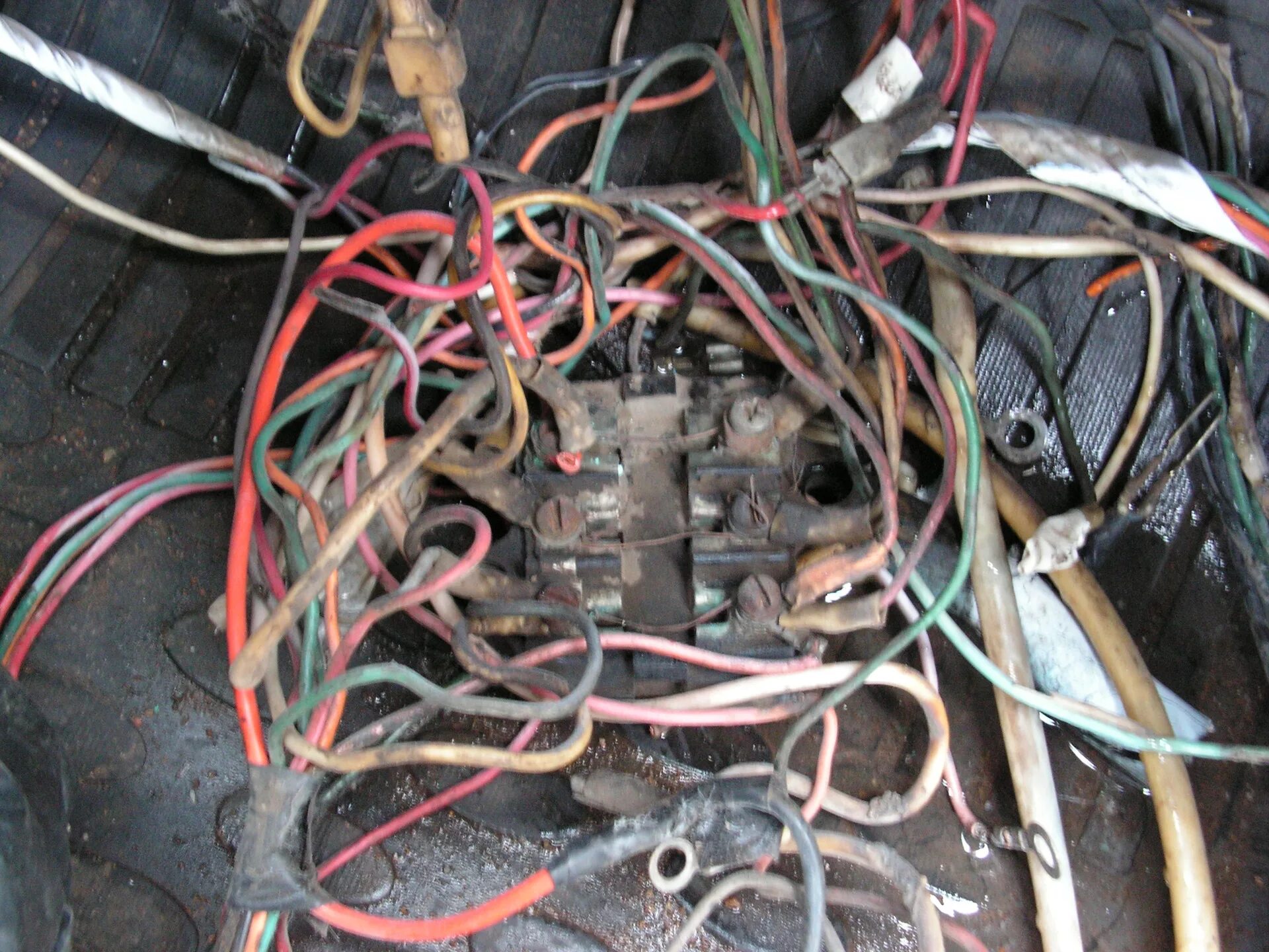 Проводка старого образца. Очень старая проводка. Проводка старого образца. Проводка старого образца. Проводка салонная москвич 2141.