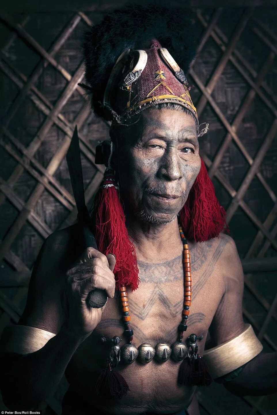 Tribal men teeth. Главный в племени. Леседи могоэтл фото. Зулусы. Масаи вождь.