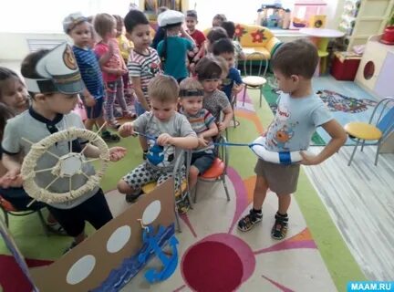Дети старшей группы играли в игру моряки