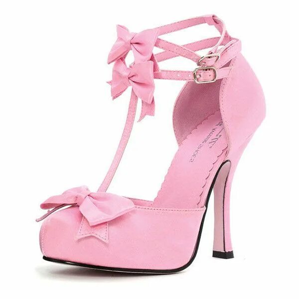 And pretty pink shoes перевод. Нежно розовые туфли. Georgina goodman туфли на каблуках. Туфли нандо музи розовые. Нандо музи малиновые туфли.
