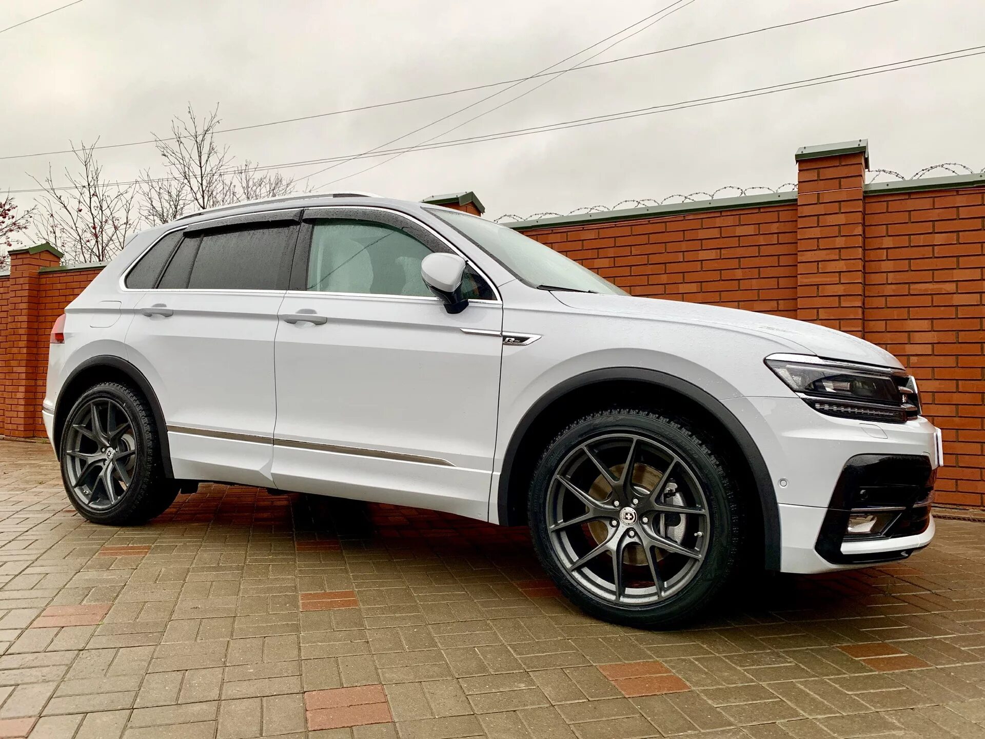 Тигуан диски r19. Tiguan 2 r19. Vw tiguan r19. Victoria falls r19 tiguan. Volkswagen tiguan 2020 диски.