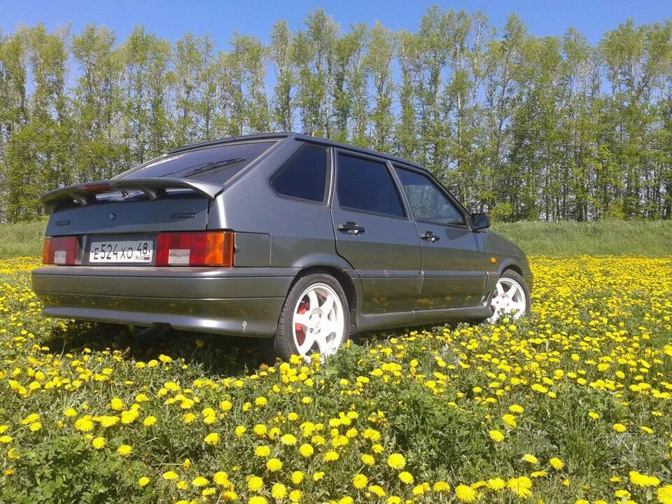 2114 8 года. Ваз 2114 юры волкова. Ваз 2114 белая на штампах р13. 2114 камрики 16. 2114 диски камрики.