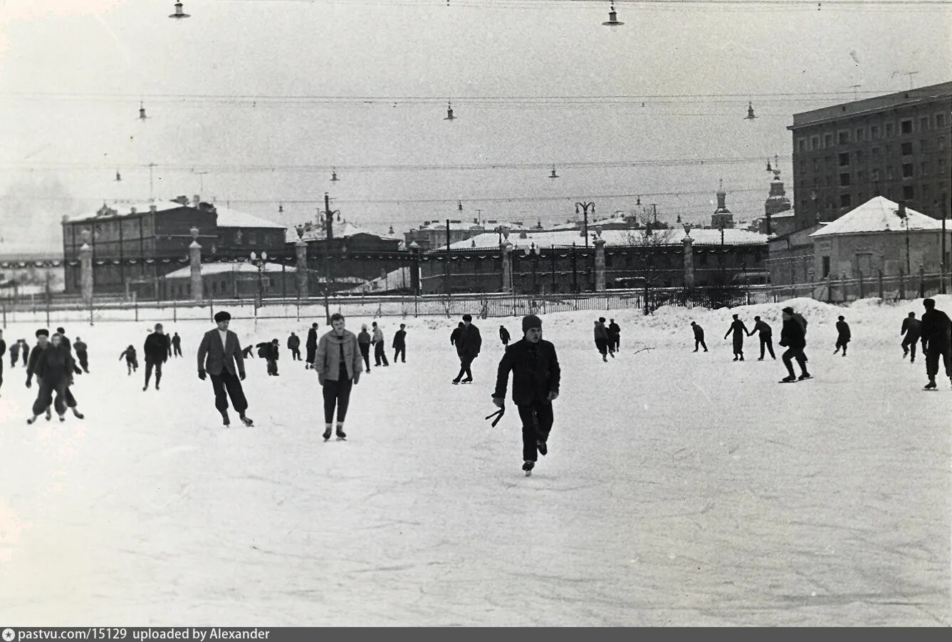 Каток 50 лет. Парк Горького в 60-е годы. Каток ЦПКИО имени Горького. Парк Горького 1960 год каток. Каток в парке Горького 1960.