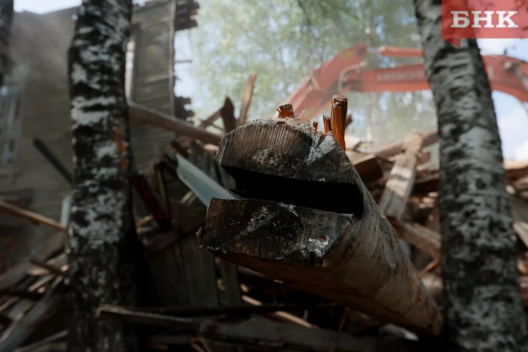Сыктывкар снос домов. Дома под снос сыктывкар лесозавод. Снос аварийных домов. Репортаж про снос дома. Снос деревянных домов в сыктывкаре невельская 32.
