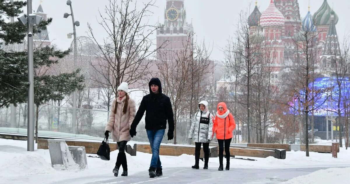 Года завтра москва. Снег в Москве. Снегопад в Москве. Сугробы в Москве. Мороз в Москве.