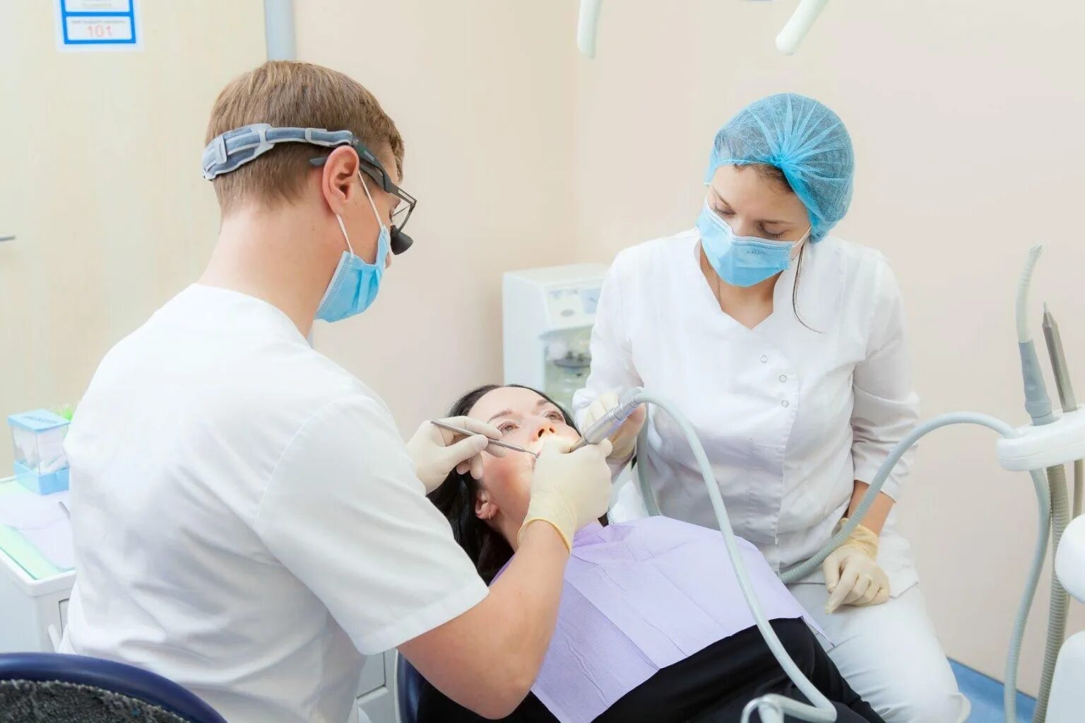 Стоматология Луга. Стоматология круглосуточно. Стоматолог круглосуточно. Круглосуточная стоматология в Москве.