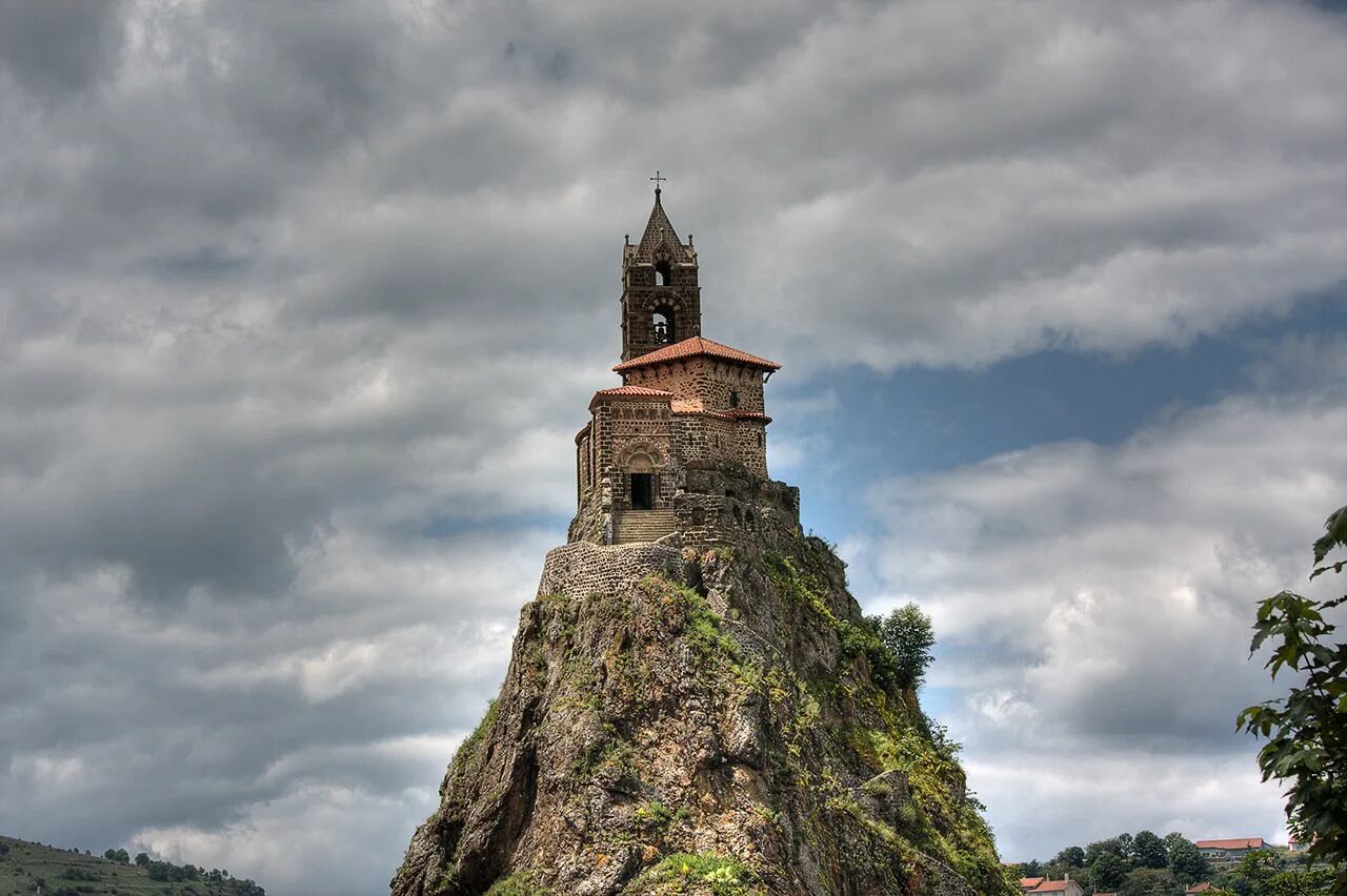 Сен авай. Saint Michel d'Aiguilhe Ле-Пюи-АН-веле.