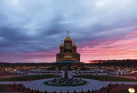 Храм вооруженных сил ночью
