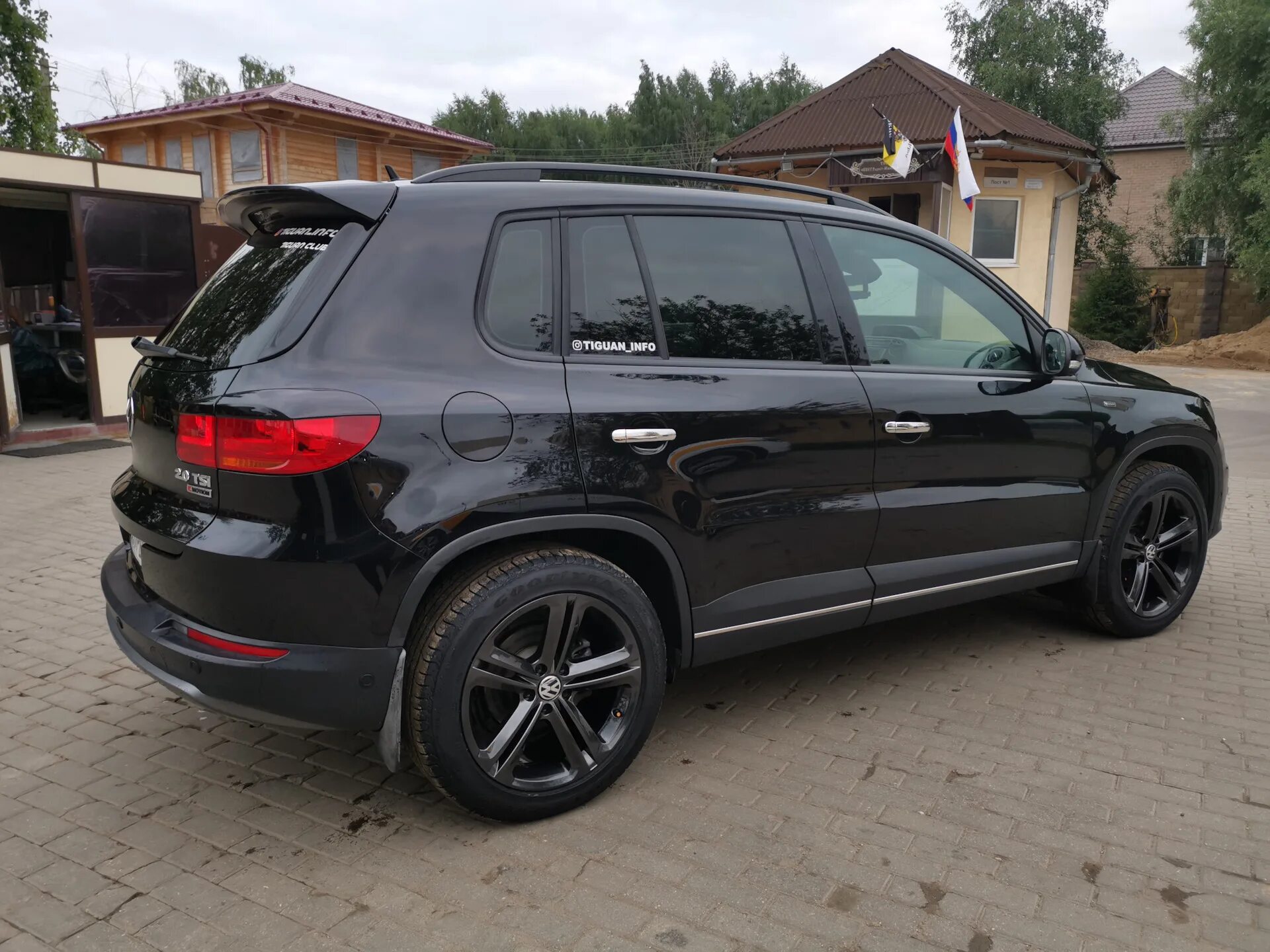 Mallory r18 tiguan. Диски vw tiguan r18. Тигуан на 18 дисках. Диски тигуан r18. Тигуан на 18 дисках.