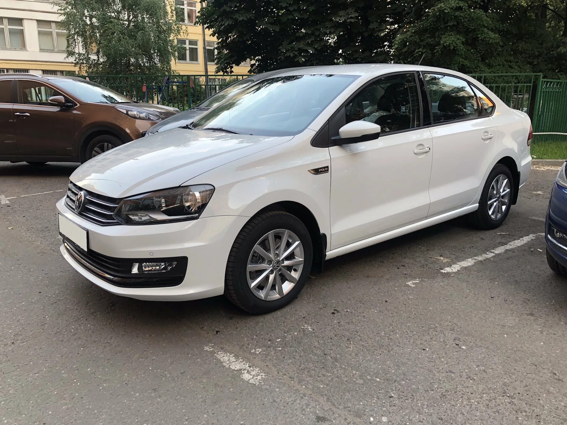 R15 volkswagen. Поло седан r15. Polo sedan р15. Фольксваген поло на р15. Поло седан с224мн790.