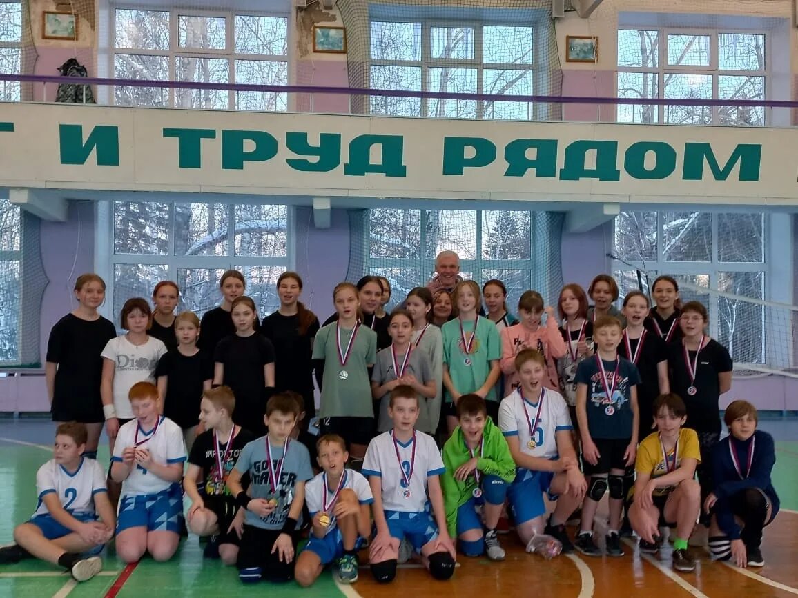 Стадион североуральск. Дюсш североуральск.