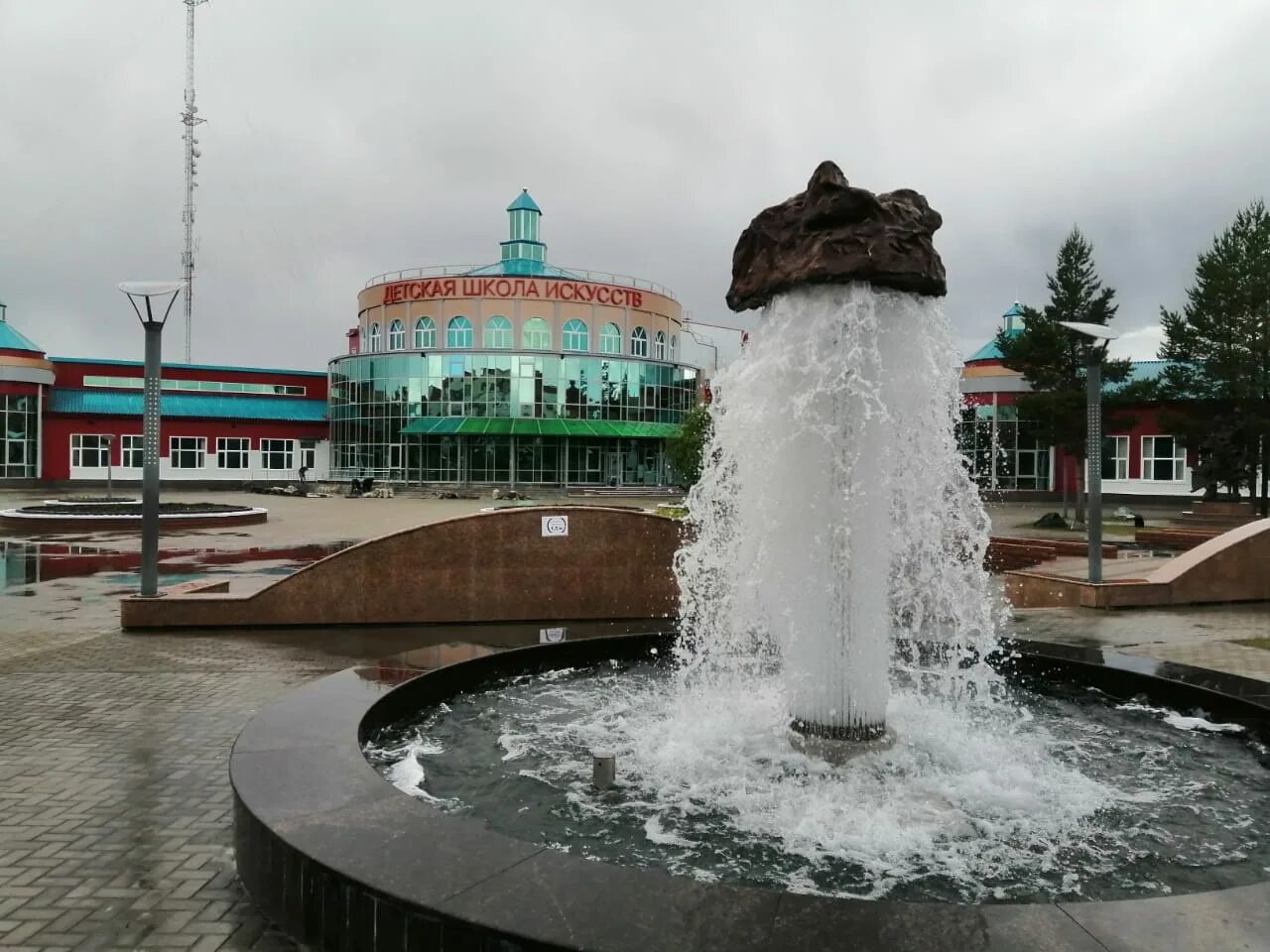 Погода г покачи. ХМАО город Покачи. Памятники города Покачи. Сквер Покачи. Площадь Покачи города.