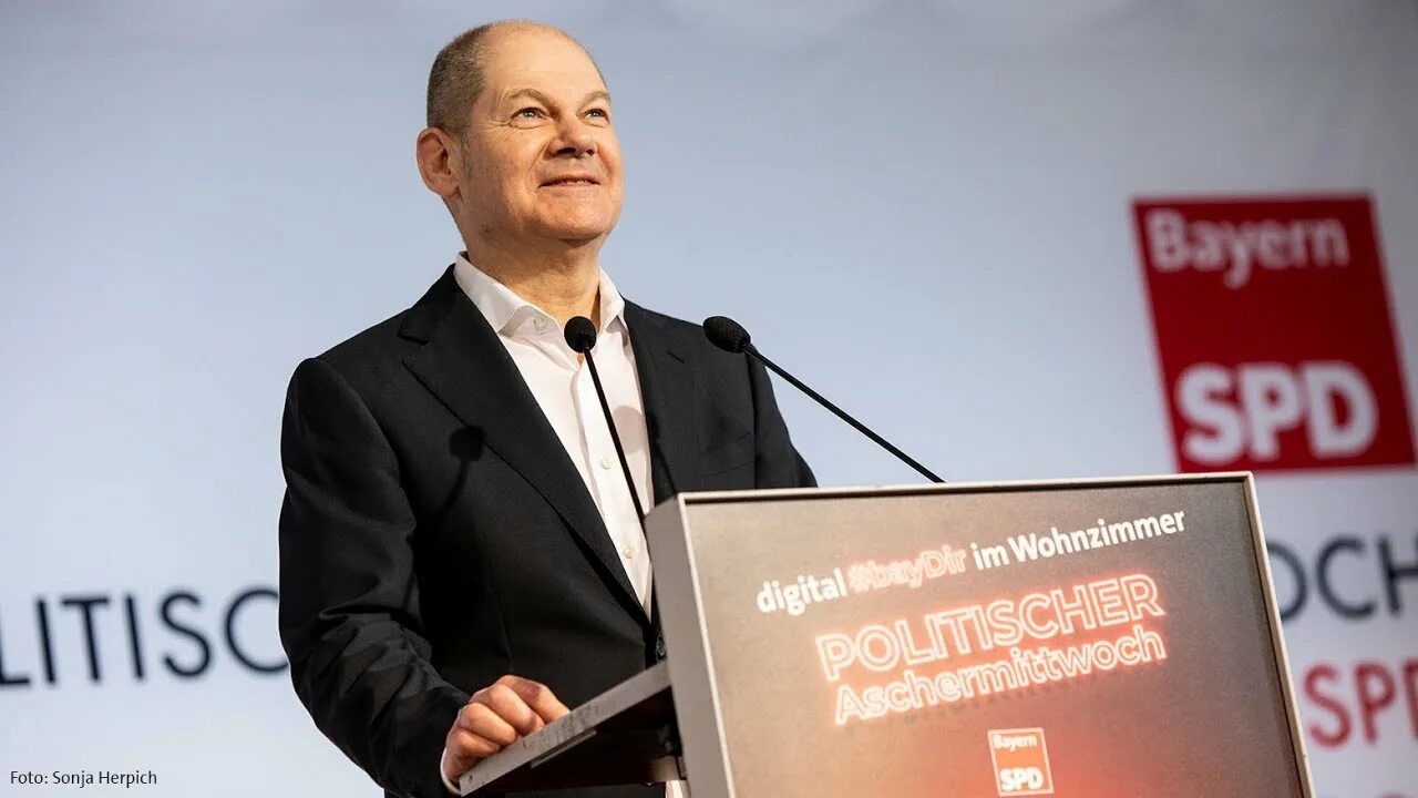 Olaf scholz. Олаф Шольц. Олаф Шольц о России. Шольц улыбается.