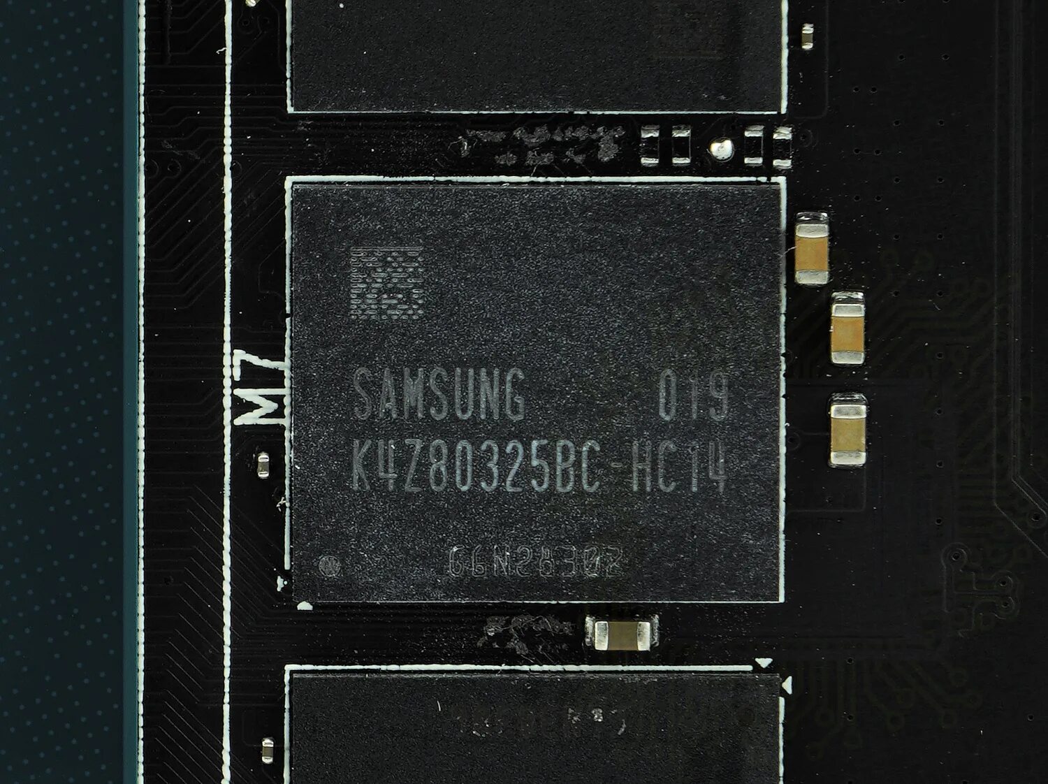 Видеопамять gddr6. Samsung k4z80325bc-hc14 gddr6. видеопамять samsung k4w1g1646. чипы памяти самсунг gddr6 3060ti.