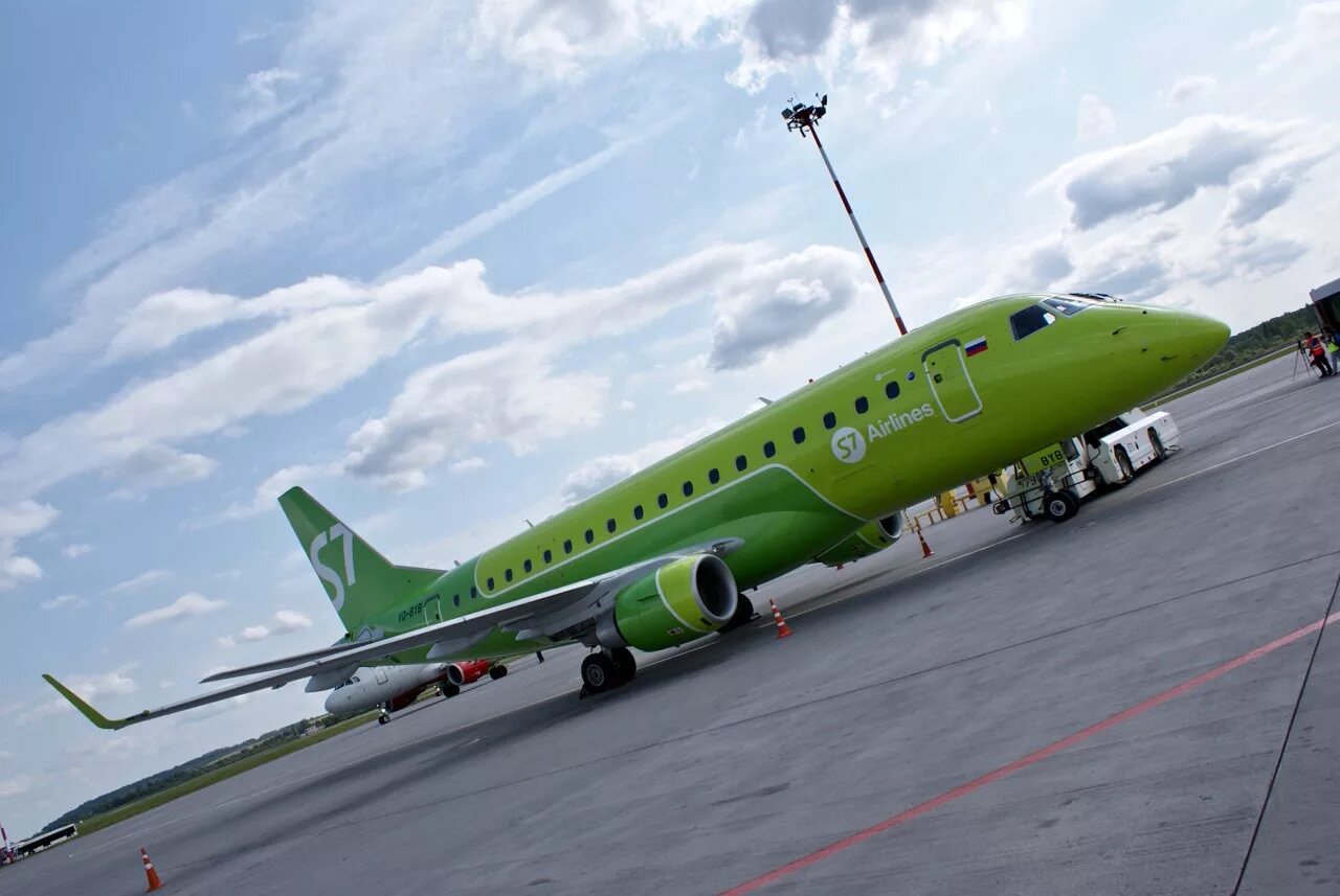 Embraer 170 самолет. Embraer rj170 s7. Embraer 170 Jet s7. S7 Airlines Embraer 170. Embraer 170 s7