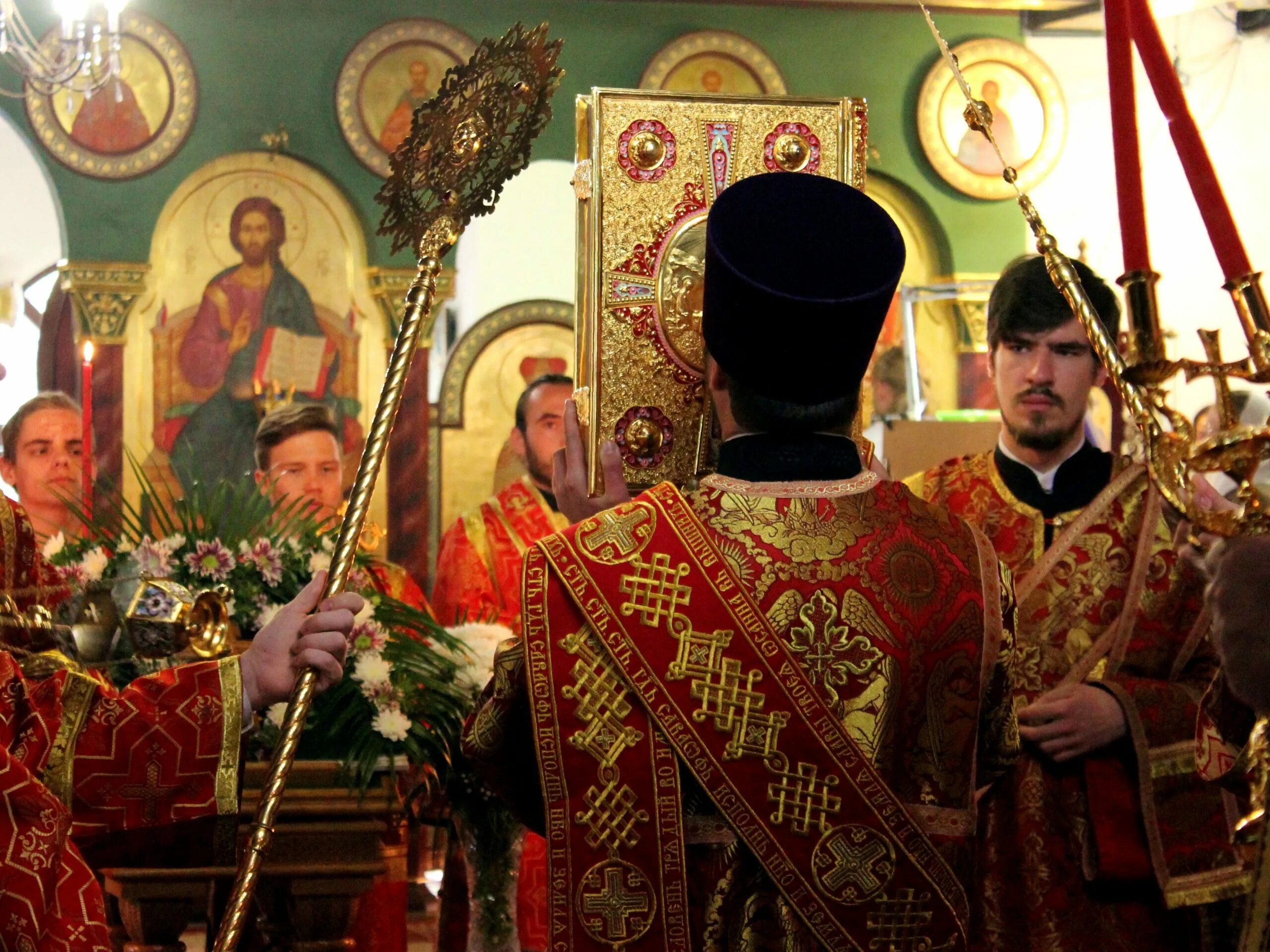 Архиерейское богослужение. Воздвижение креста богослужение. каменская епархия воздвижение креста. воздвижение креста господня богослужение. божественная литургия в воздвижение креста господня.