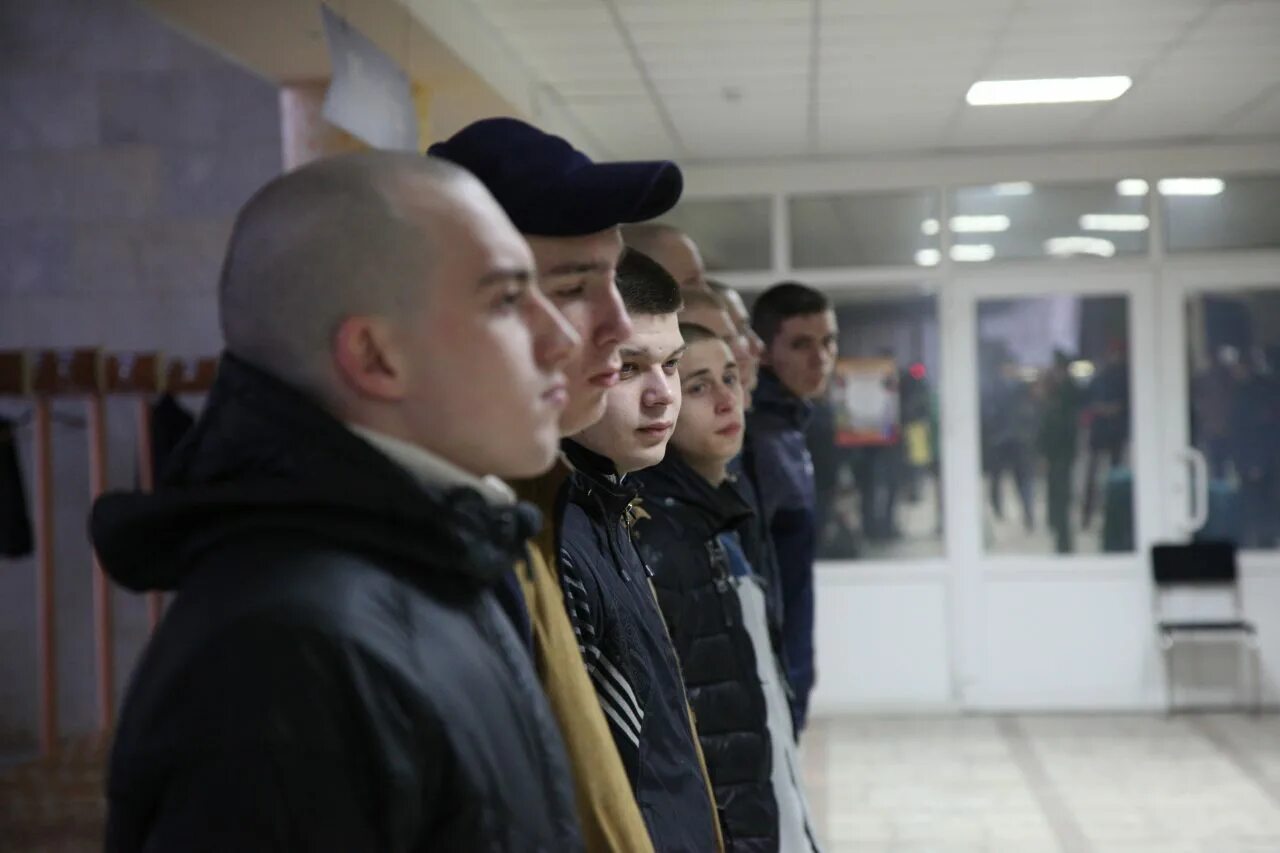 Военкомат набережные челны. Инвалид в военкомате. Военкомат набережные челны новый город. Военкомат набережные челны 43 комплекс. Комсомольский военкомат набережные челны.