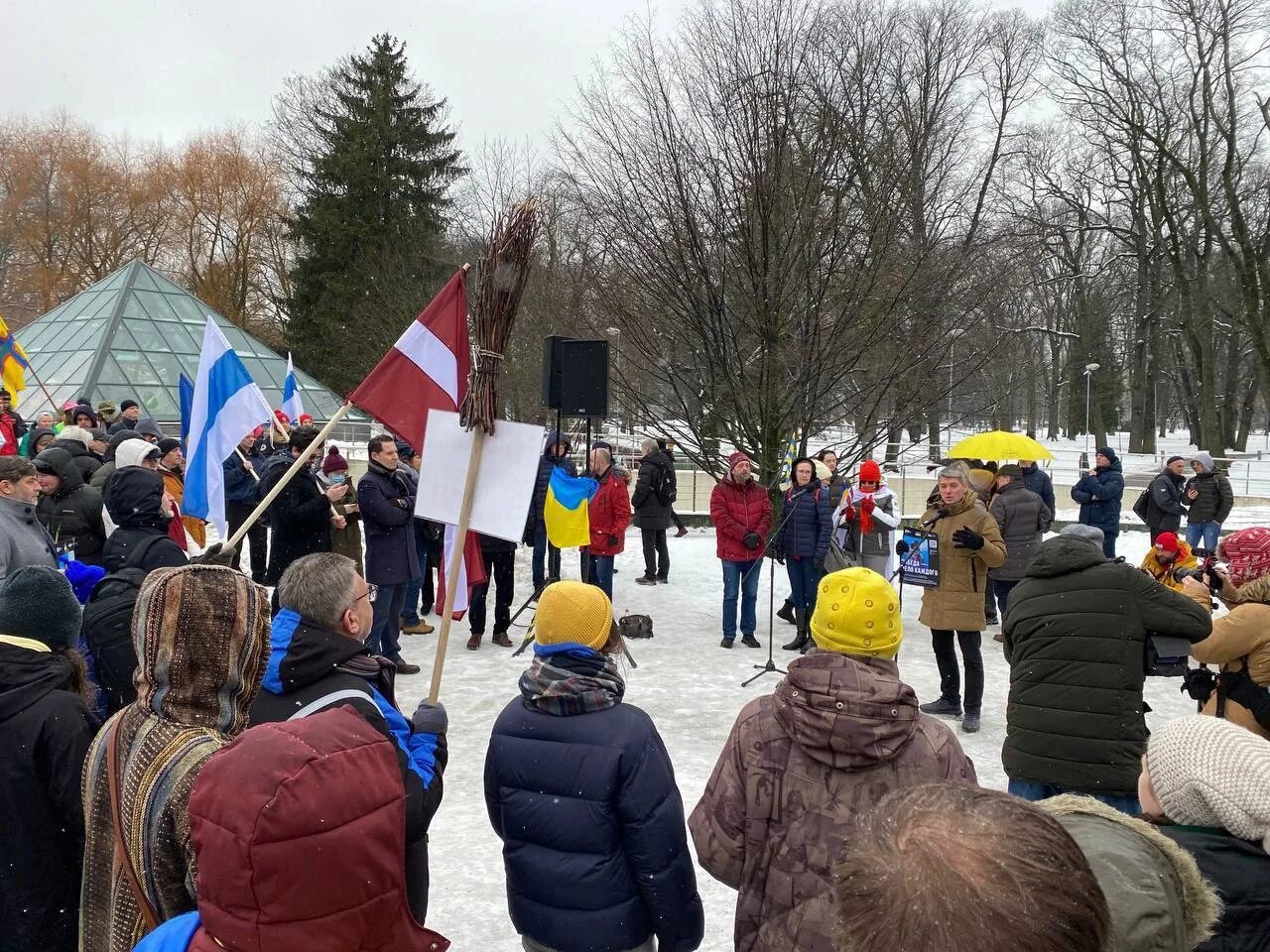 Фридом украина последние новости на русском. Митинг. Митинги в России. Митинг фото. Митинги в Европе.