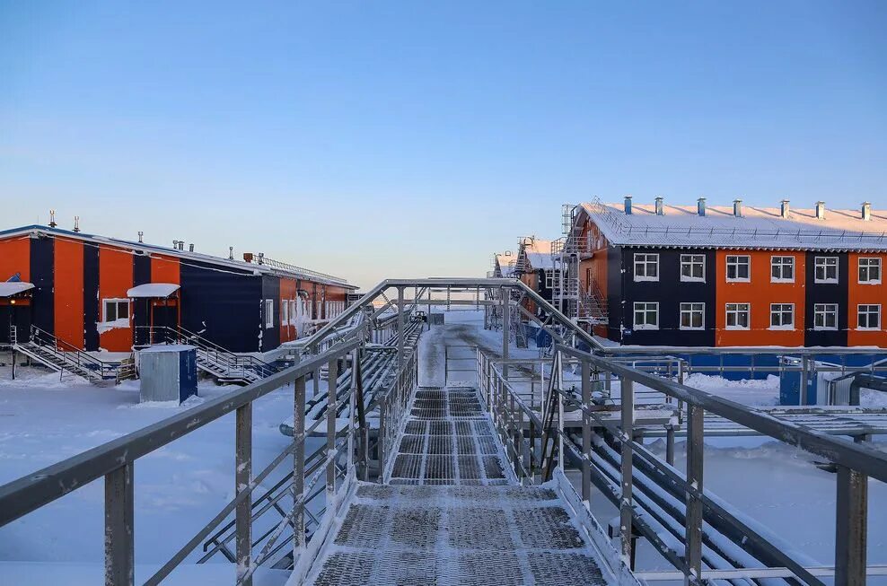 Вахтовики зимой. Женщины вахтовики. Вакансии севера с жильем. Вакансии севера с жильем. Вахтовый поселок сабетта.