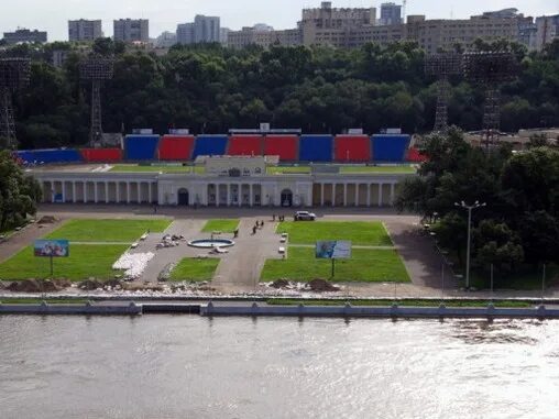 Стадион на берегу. Стадион имени Ленина Хабаровск. Набережная стадиона им Ленина Хабаровск. Стадион Нефтяник Хабаровск. Хабаровск стадион Амур.