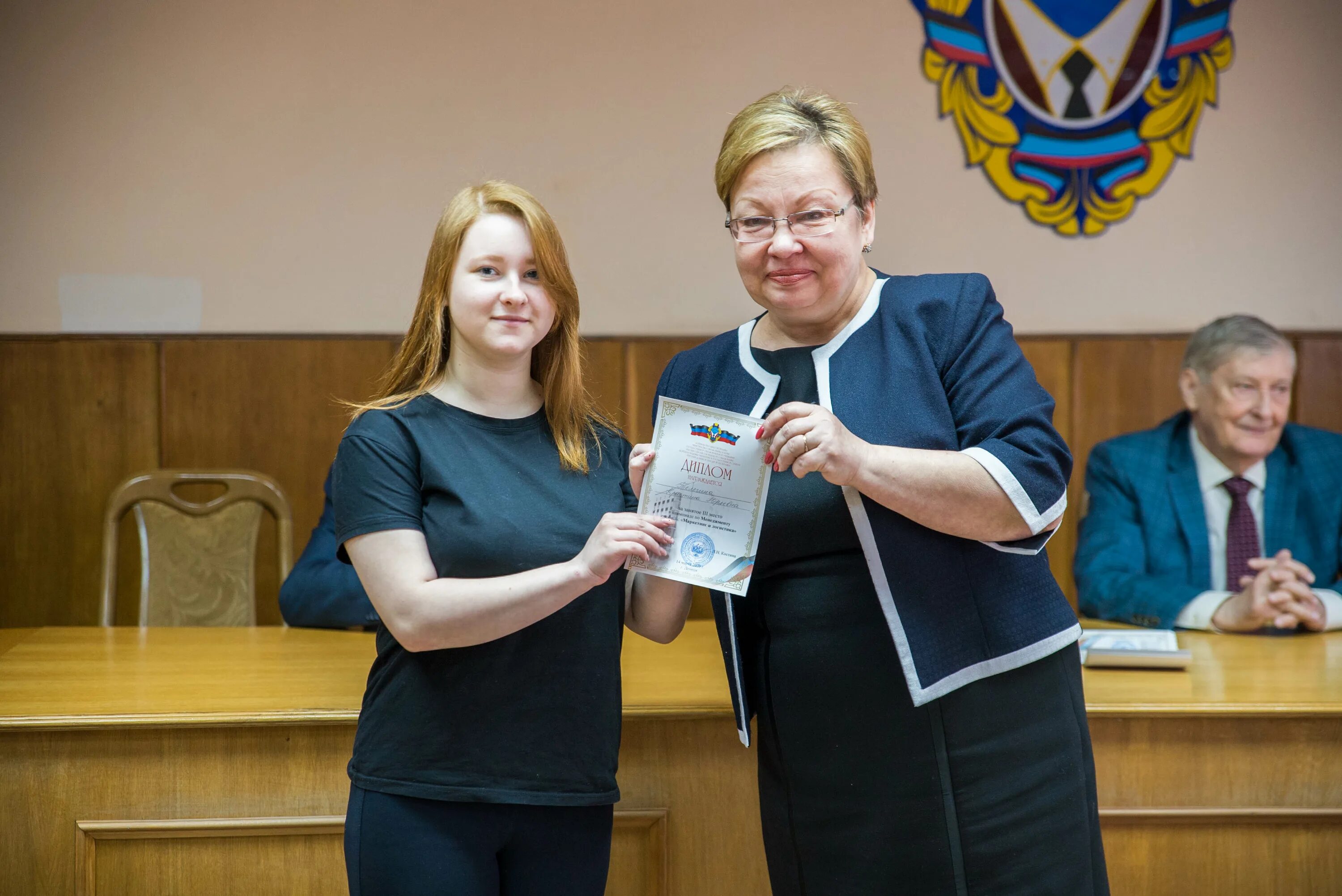 Донецкий университет управления. Донауигс. Академия донауигс. Донауигс. Ректор академии управления днр.