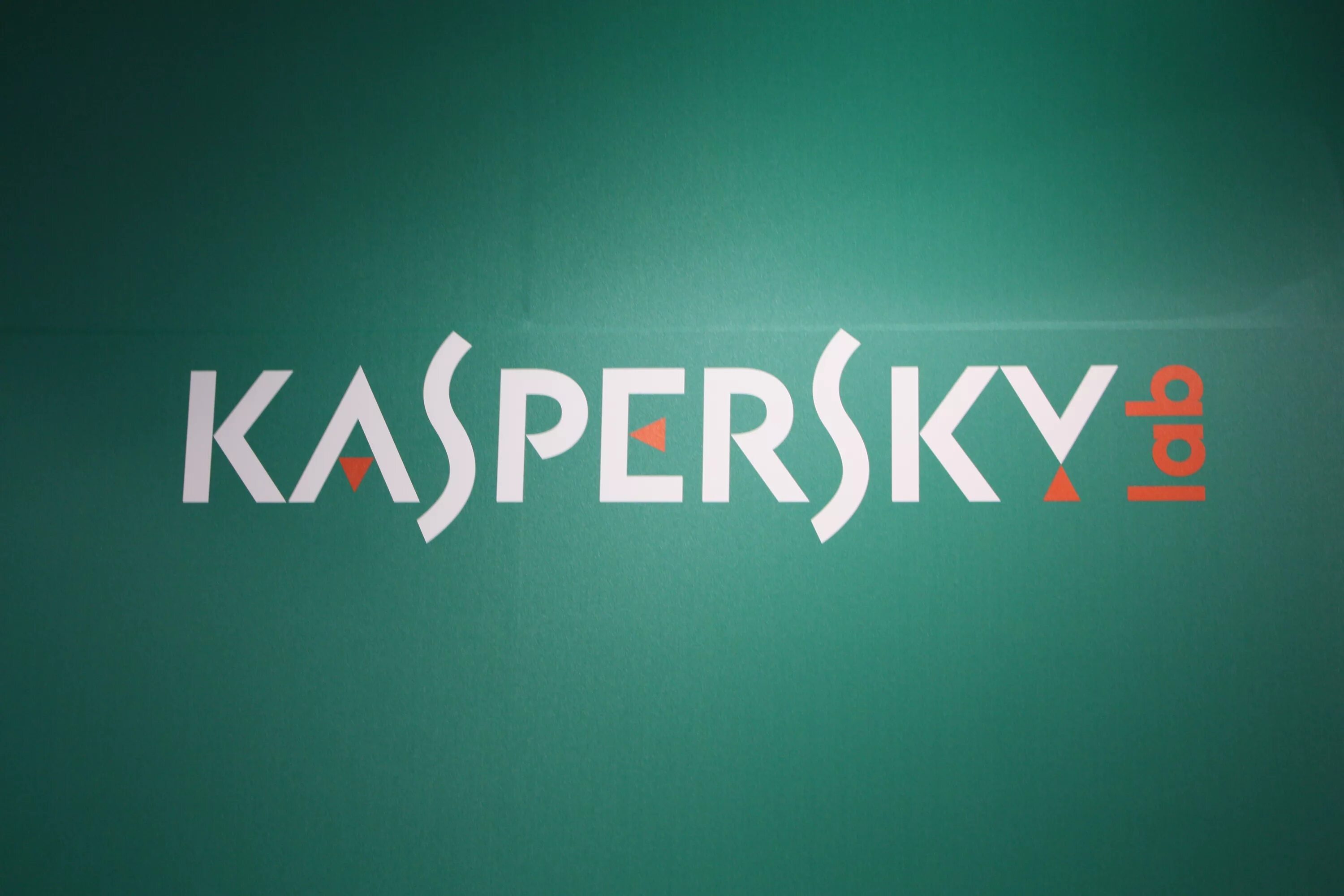 Mykaspersky kaspersky com. Лаборатория Касперского. Антивирус Касперского. Лаборатория Касперского логотип. Касперский картинки.