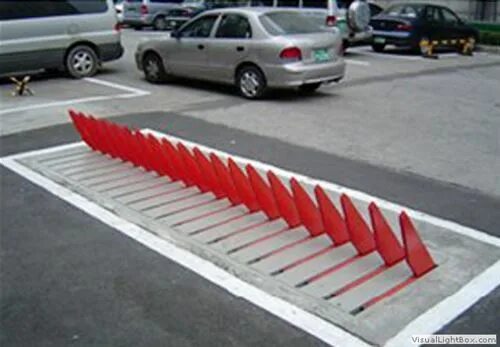 шипы на дороге