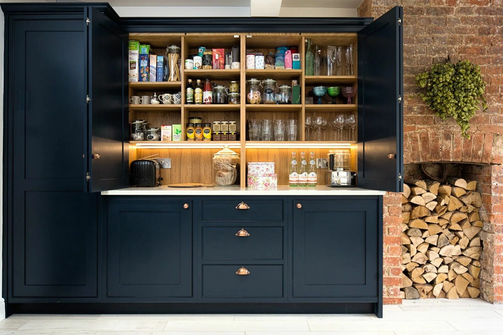 Неглубокий шкаф на кухню. Неглубокий шкаф на кухню. Необычные шкафчики на кухню. Шкафчики для кухни. Кухня оригинальных шкафы.