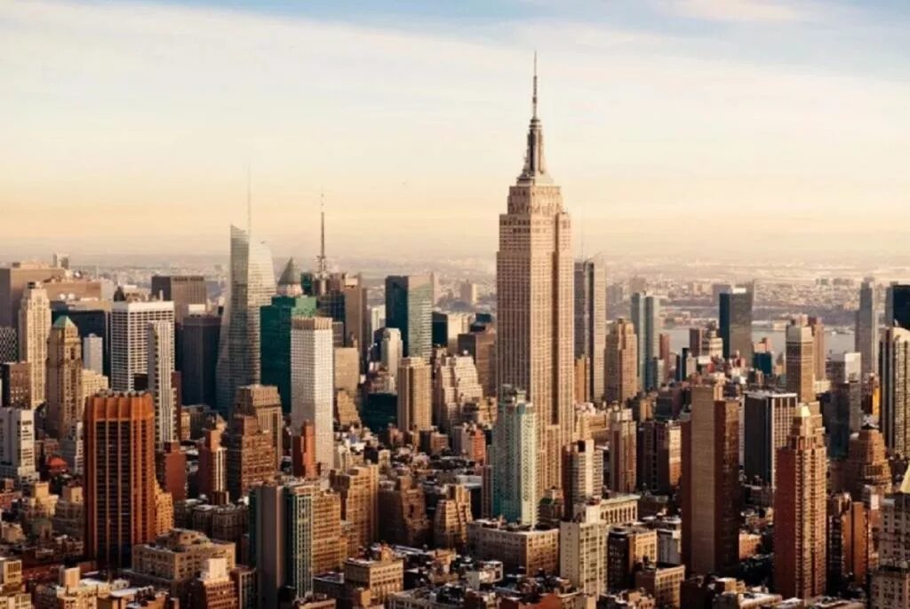 Улицы небоскрёбы в манхэттене нью-йорк. Обратно в большой город. Огромный человек в городе. Нью-йорк манхэттен с высоты птичьего полета. Нью йорк с птичьего полета.