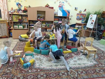 Дети старшей группы играли в игру моряки
