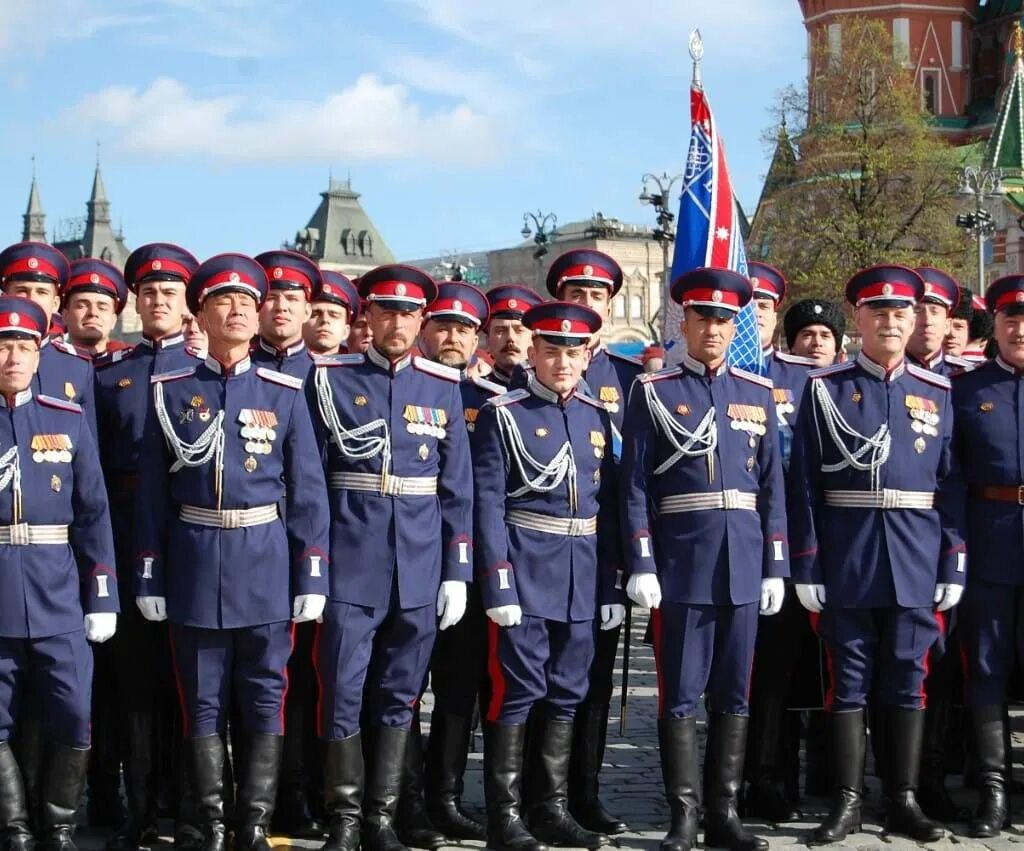 Казаки на параде в ставрополе. Мая казак. Казаки в походе. Казаки на параде в ставрополе. Кубанские казаки парад.