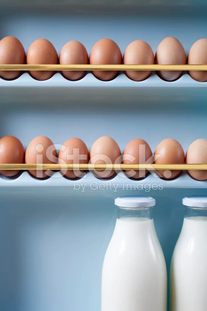There are many eggs in the fridge. Яйца в холодильнике. яйца в холодильнике картинка. eggs in the fridge. молоко в холодильнике фото.