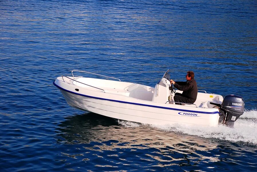 Русфишинг посейдон. Poseidon 510 лодка. Вега 510 пластиковая лодка. Альпина 510 лодка. Пластиковая лодка с мотором Хонда.