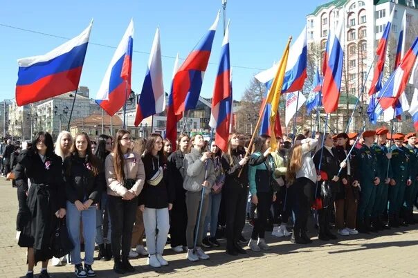 Митинг фашистов на Украине. Митинг в Кирове сегодня у филармонии. Митинг на площади Азадлыг. Украина площадь территории. Митинг киров