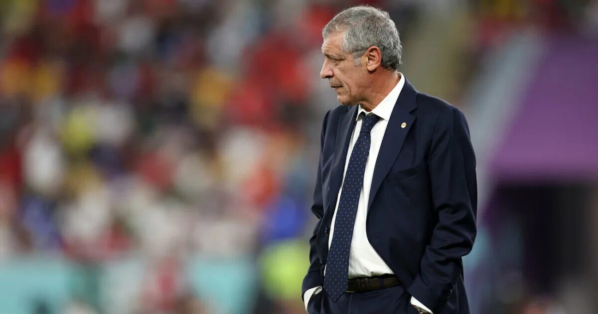 Футбольный тренер португалии. Тренер португалии 2024. Тренер сборной португалии 2022. Фернанду сантуш тренер сборной португалии 2016. Фернандо сантуш тренер.