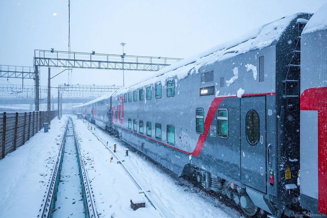 Поезд мурманск санкт петербург 2024. Двухэтажный поезд Москва Санкт-Петербург. Двухэтажный вагон РЖД. Двухэтажный поезд Йошкар-Ола. Двухэтажный поезд СПБ Москва.