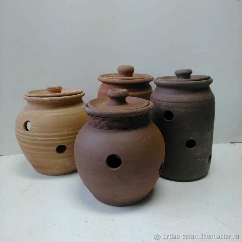 глиняная посуда для хранения меда. глиняный горшок для меда. декупаж кухонных баночек. банки горшочек. сахарница-лето.