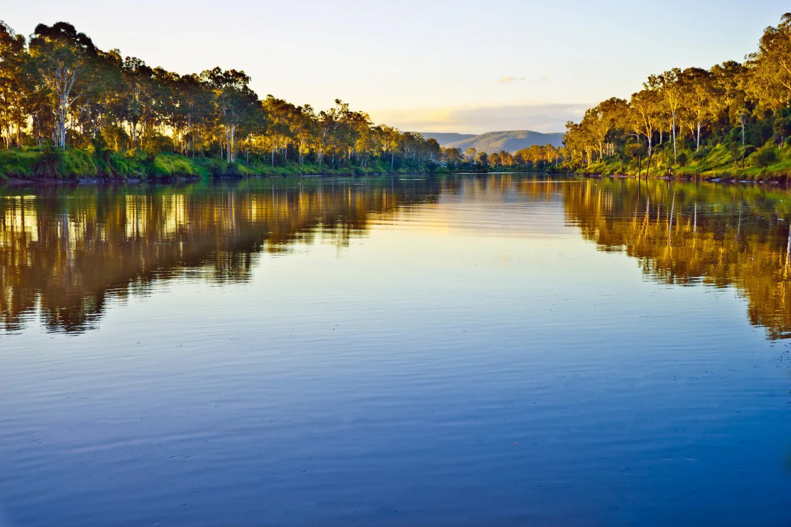 Озерный край Австралия. Водные ресурсы. Берег речки. Крупные реки и озера Мексики. Реки и озера кубы