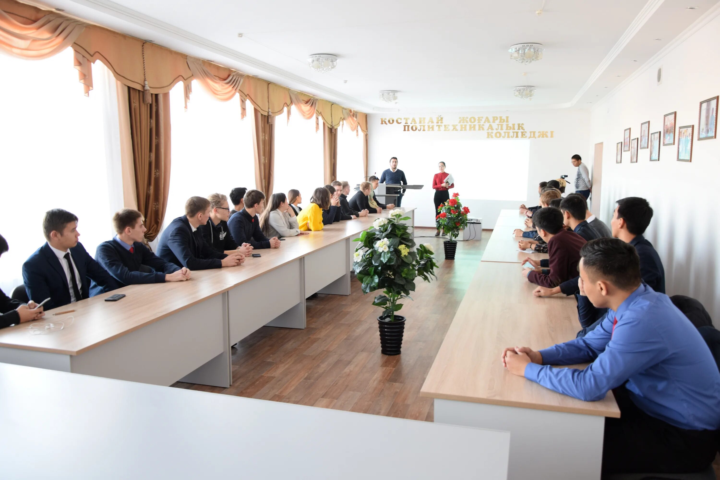 Высокое колледж сайт. Каспиан Академия. Caspian Academy Махачкала. Политехнический колледж Темиртау преподаватели. Колледж Темиртау.