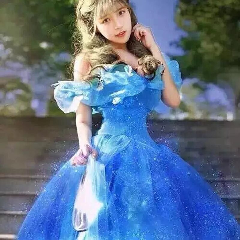 Скачай платье принцессы. Платье Cinderella голубое. Скарлетт Сэнди принцесса. Платья для принцессы. Принцесса в синем платье.