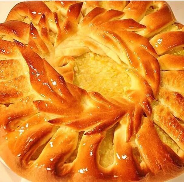 пирог с лимоном из дрожжевого теста. пирог с яблоками из дрожжевого теста. лимонный пирог трехслойный. лимонник пирог песочный. песочно дрожжевой пирог.