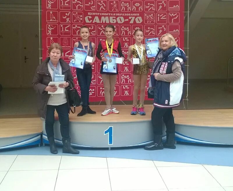 Каток хрустальный самбо 70. Самбо 70 отделение конёк чайковской. Дарья сарымсакова фигуристка. Этери тутберидзе самбо 70. Самбо 70 отделение хрустальный.