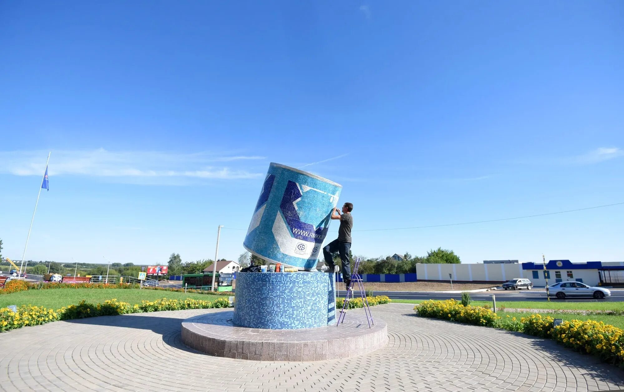 Рогачева беларусь. Г.рогачев беларусь. рогачев памятник сгущенке. замковая гора рогачев. памятник сгущенке беларусь.