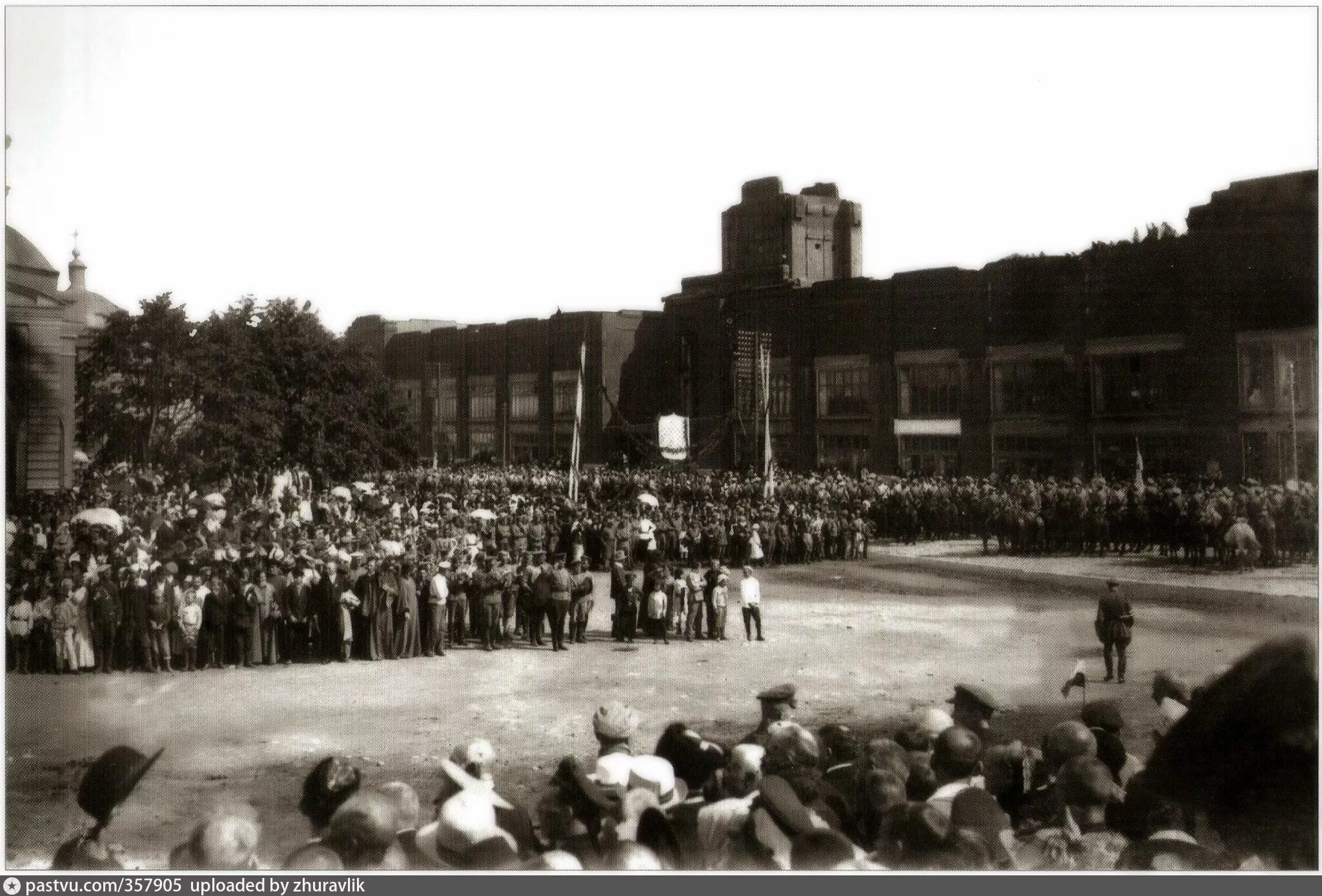 Свердловские большевики. Екатеринбург в 1918 году. Белые в Екатеринбурге в 1918. Город Екатеринбург 1917. Екатеринбург в 1917 г.