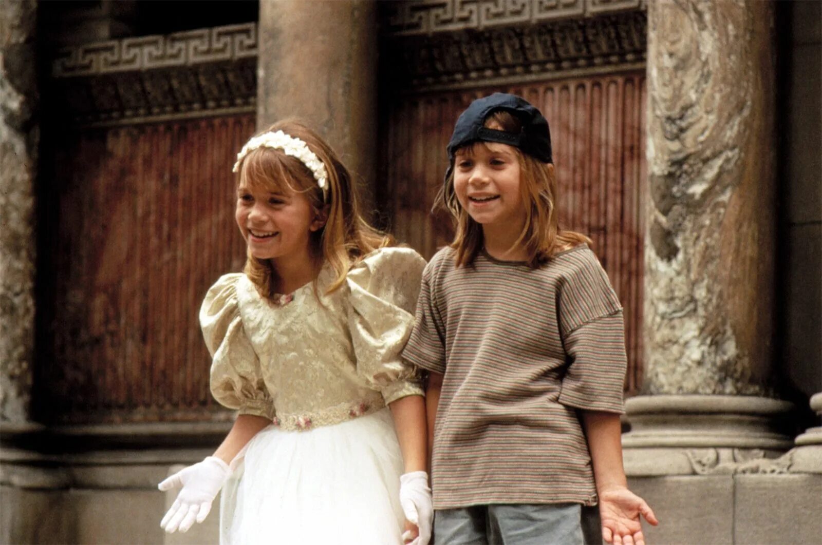 Двое: я и моя тень (1995, США). Сестры Олсен двое я и моя тень. It takes two для двоих