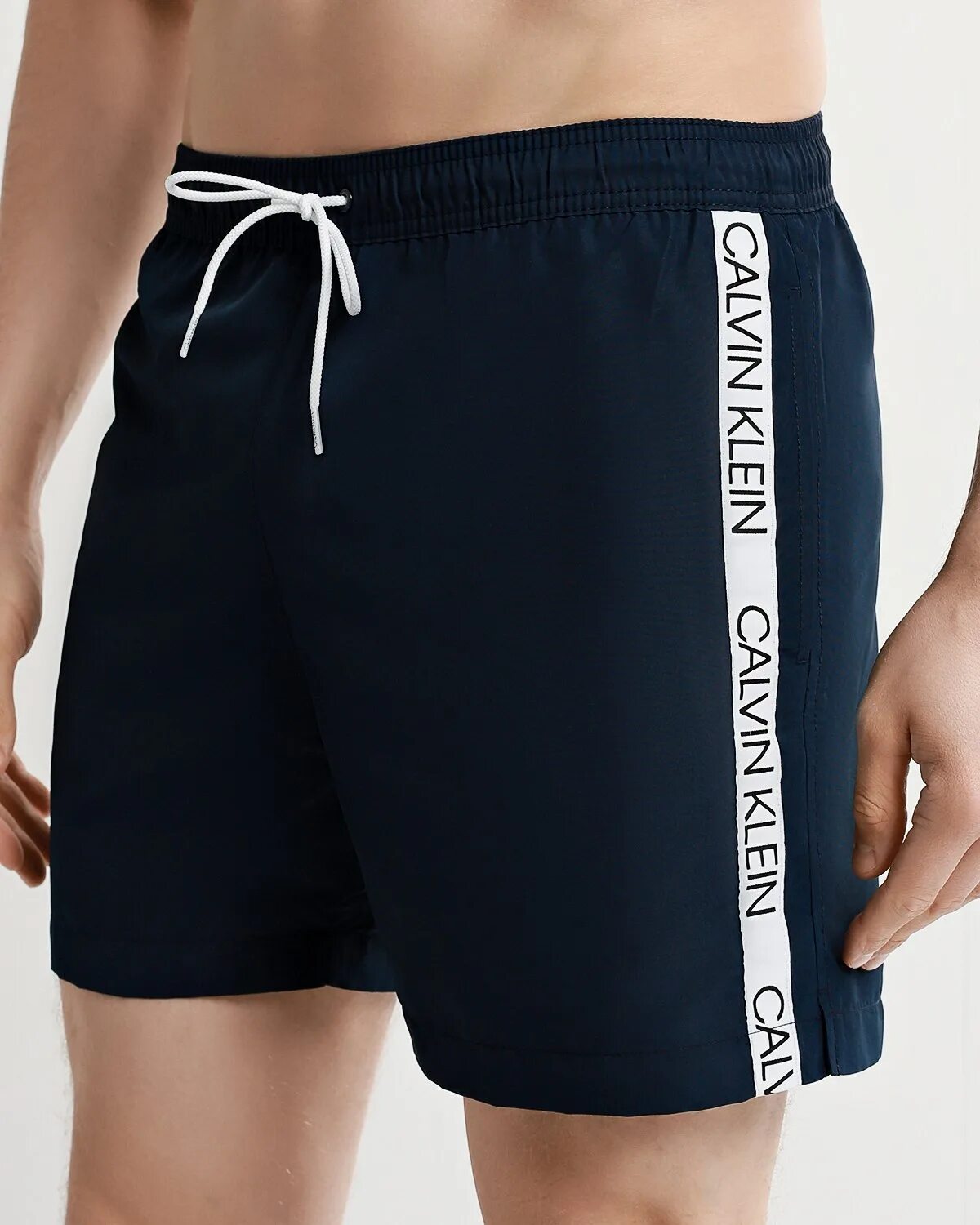 Шорты calvin. Плавательные шорты кельвин кляйн. шорты кельвин кляйн мужской. шорты плавательные calvin klei. плавательные шорты calvin klein мужские.