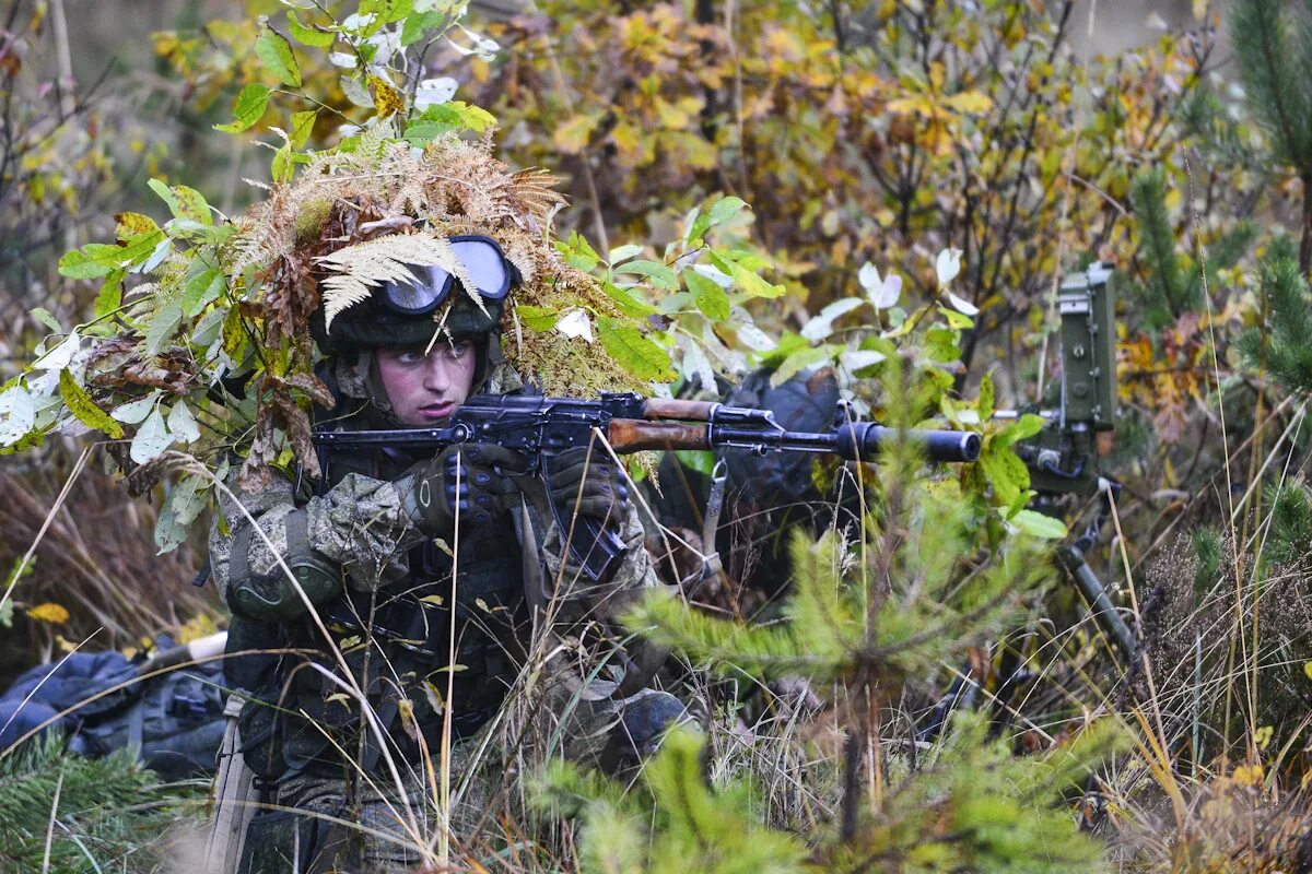 Военный разведчик. Разведчик диверсант. Разведчик диверсант Россия. Диверсант спецназ. Кто такие диверсанты простыми словами