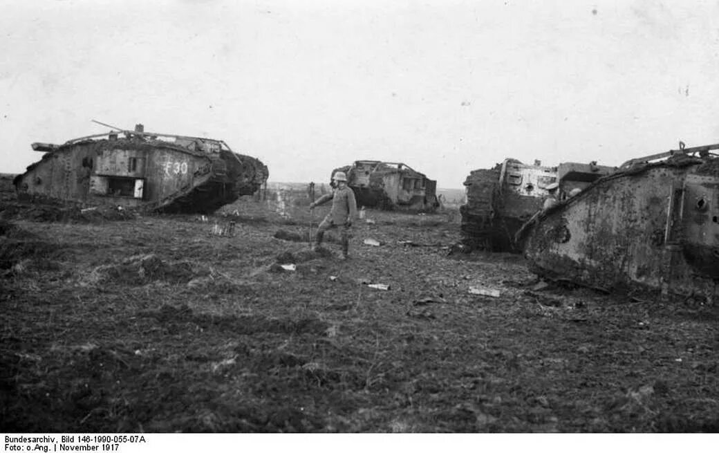 Первая битва танков. Битва при Сомме 1916 танки. Mark 1 битва при Сомме. Камбре 1917. Первая мировая битва на Сомме танки.