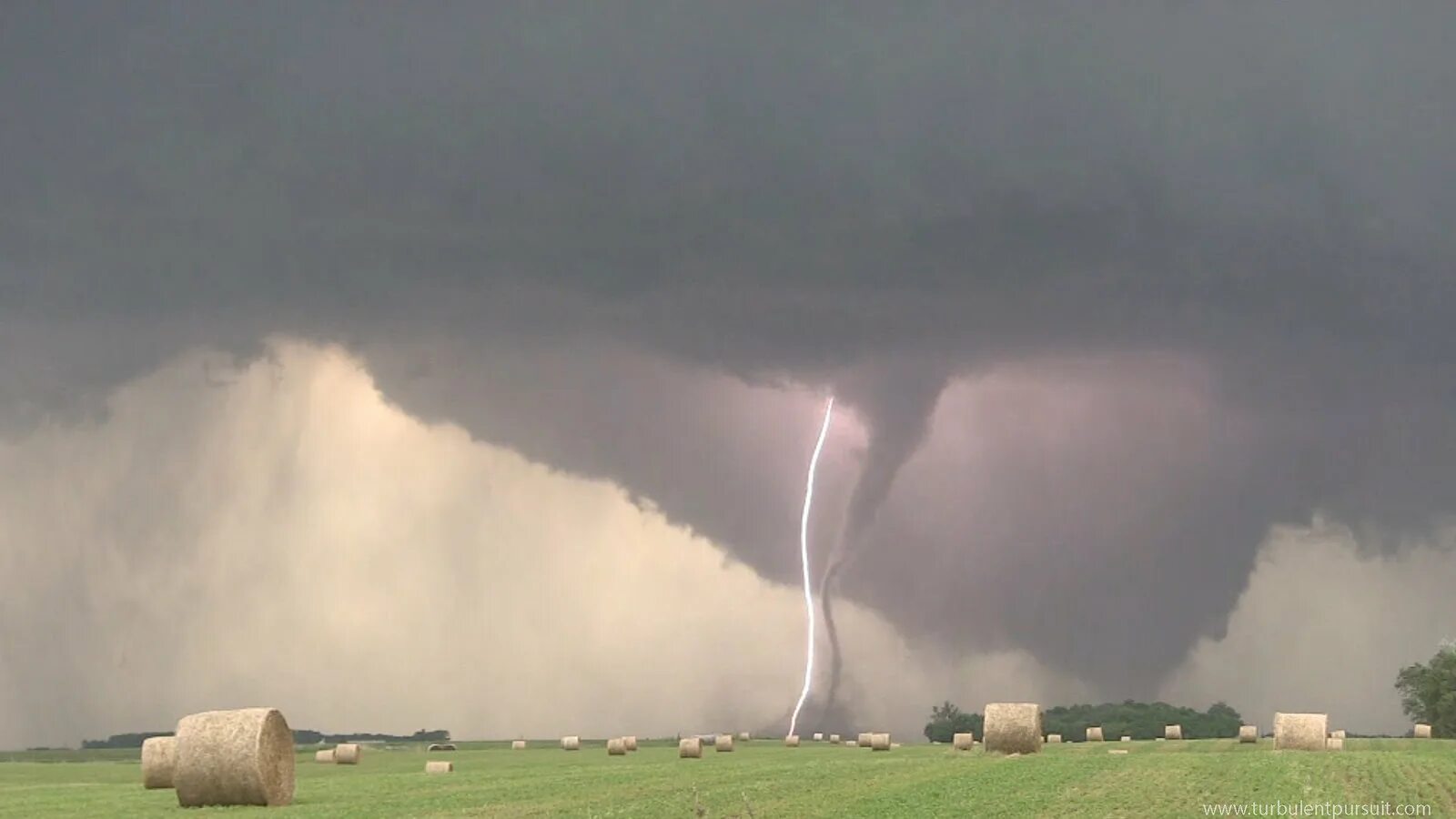 Торнадо ef4 в 2014 году. Ураган смерч Торнадо. Торнадо в Небраске. Tornado Tornado Торнадо. Смерч и торнадо разница