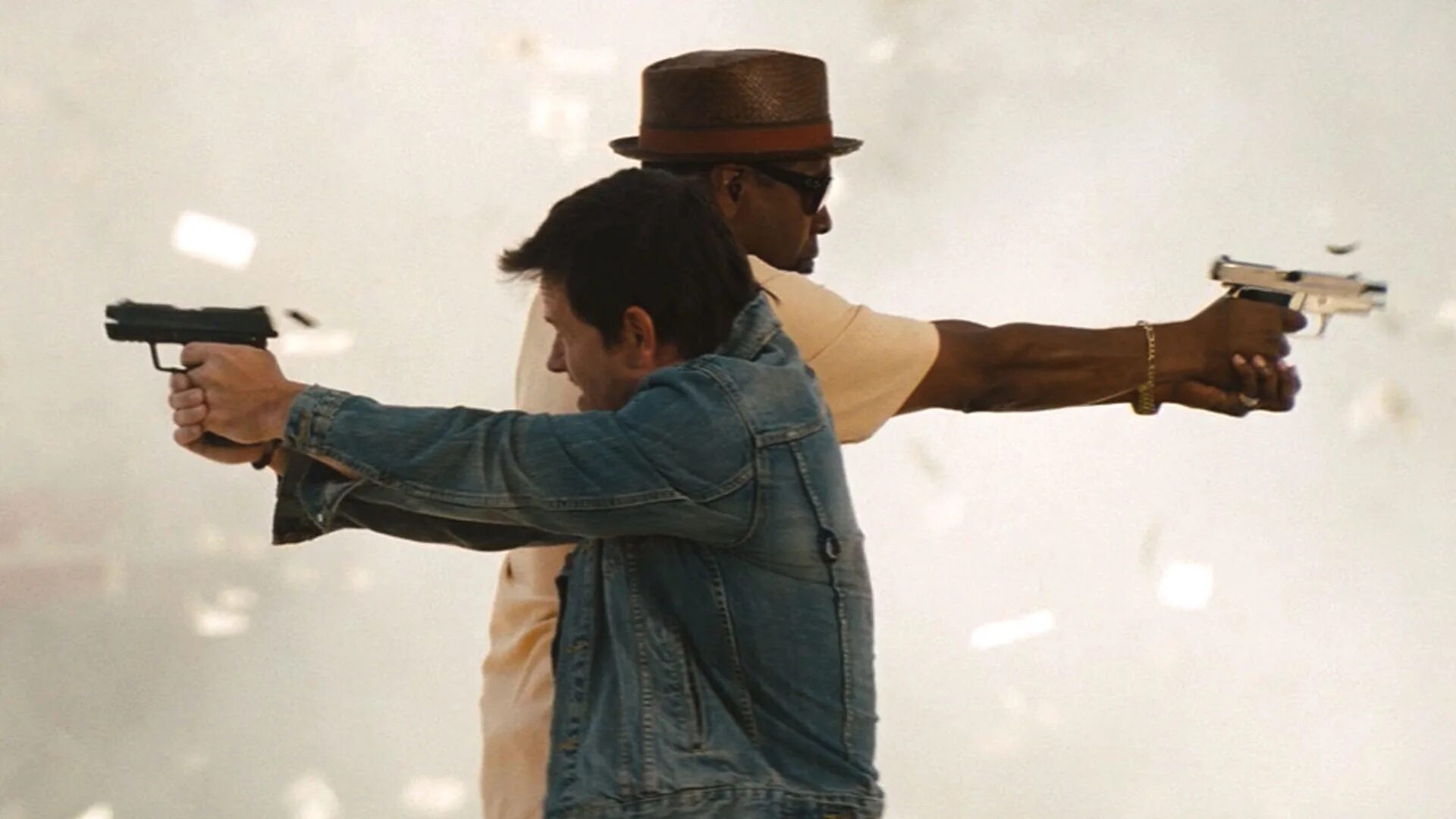 Два ствола (2015). 2 ствола 1. Дензел вашингтон 2 ствола. Дензел вашингтон два ствола. Джо пеши смертельное оружие 2.